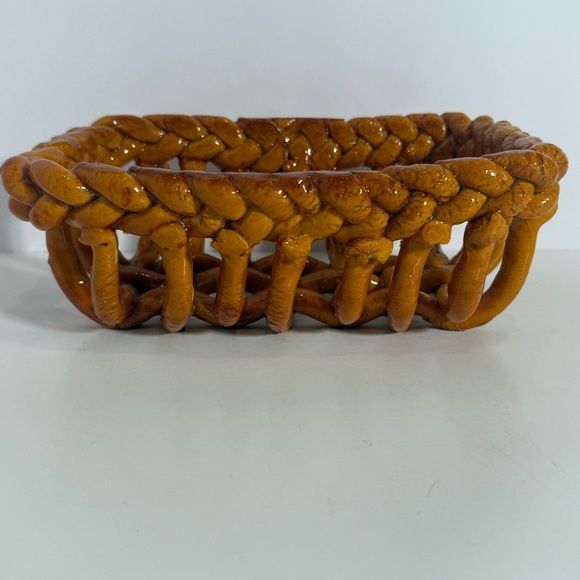 Unique Basket Weave Bread Basket Bowl Brown Beige Realistic - Picture 3 of 12